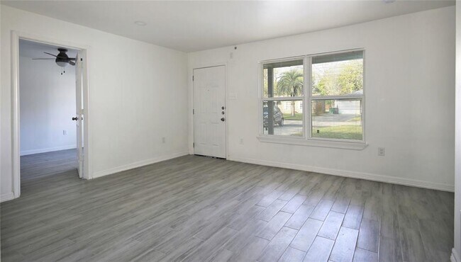 Building Photo - 5230 Pensdale St