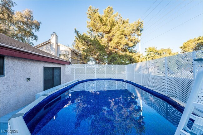Building Photo - 2364 Belvedere Dr
