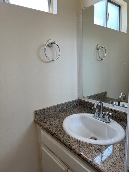Building Photo - 1101 Laveta Terrace