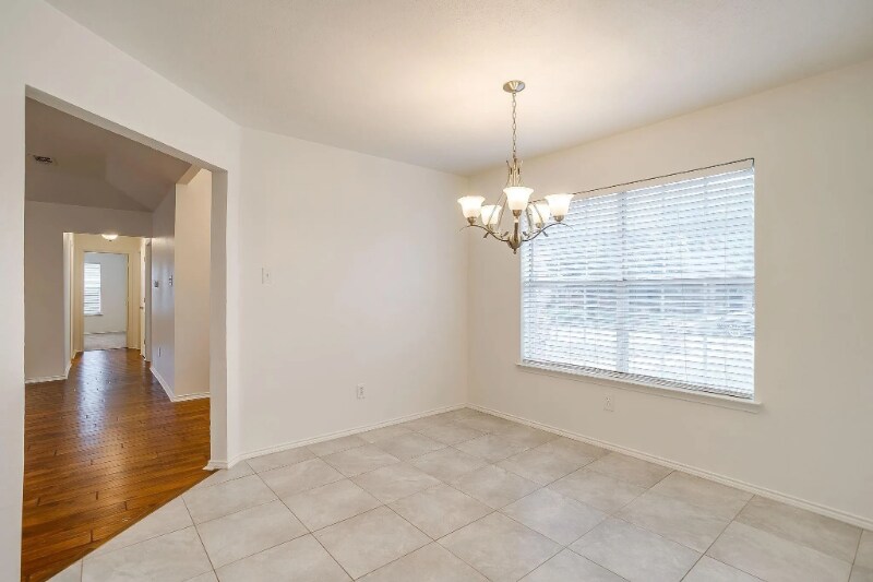 Building Photo - 701 Stonebrooke Dr