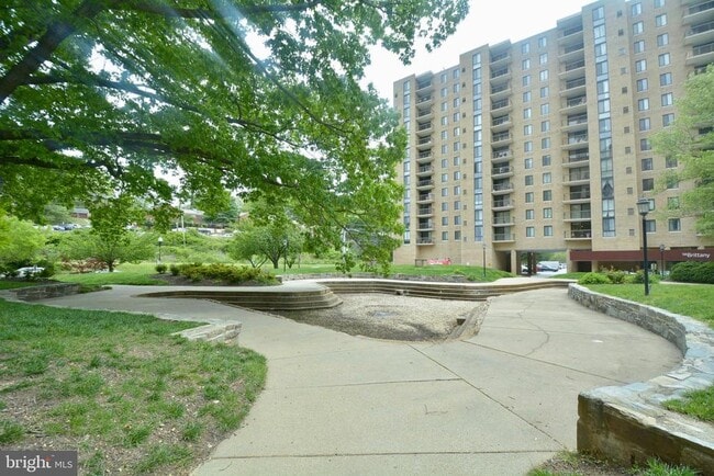 Building Photo - 4600 S Four Mile Run Dr