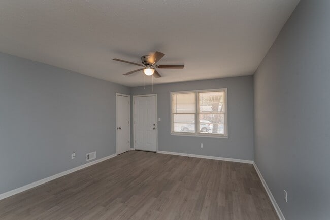 Building Photo - Updated 3 bed/2 bath home for lease in Old...