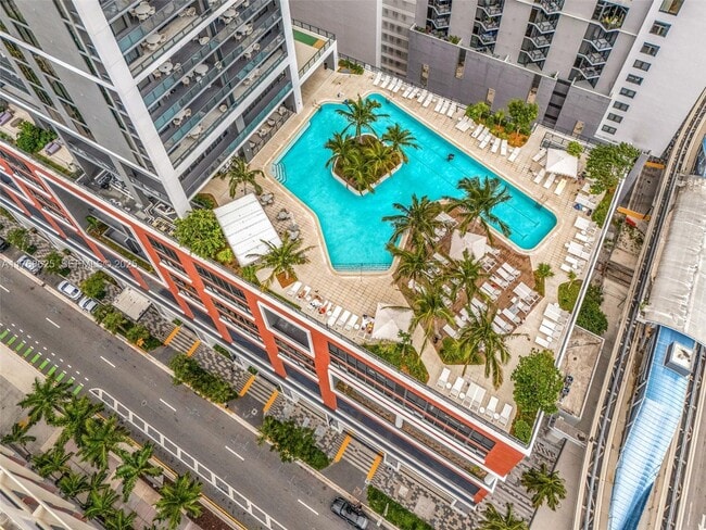 Building Photo - 601 NE 1st Ave