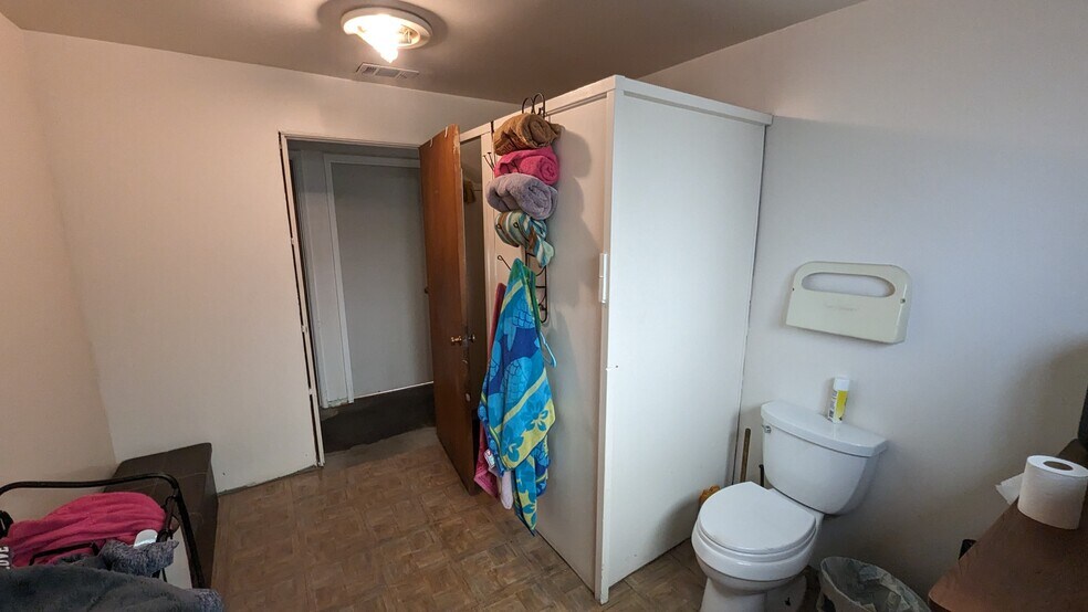 Building Photo - 163 Gifford Ave