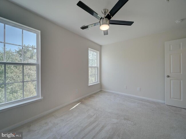 Building Photo - 45818 Winding Branch Terrace