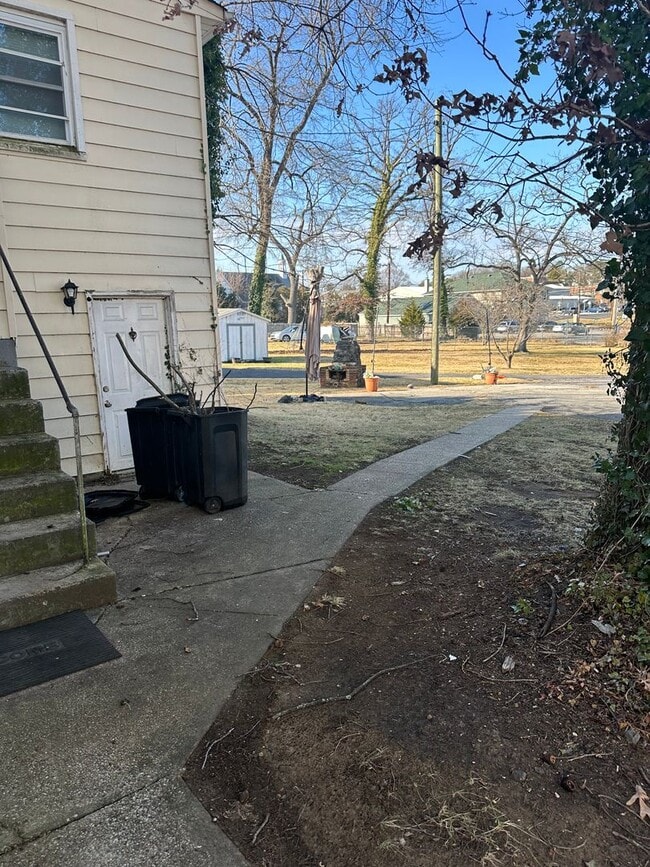 Building Photo - Spacious Renovated Home! Den Space & Bonus Recreation Room in Basement! Central Air! W/D! 2 Car G...