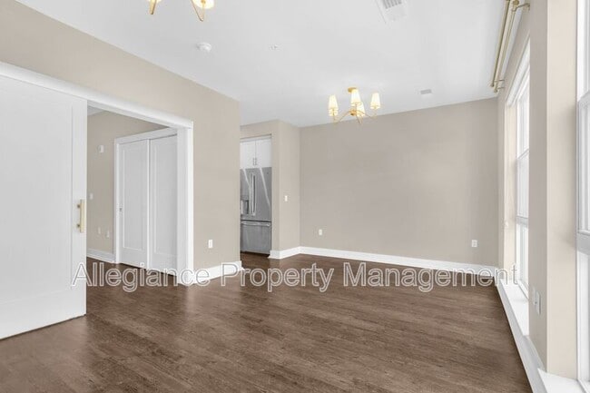 Building Photo - 1800 Mt Vernon Ave