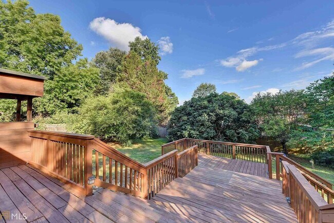 Building Photo - 4068 Buckingham Pl