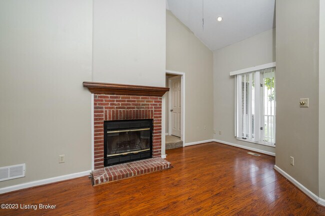 Building Photo - 10710 Hickory Cove Ct