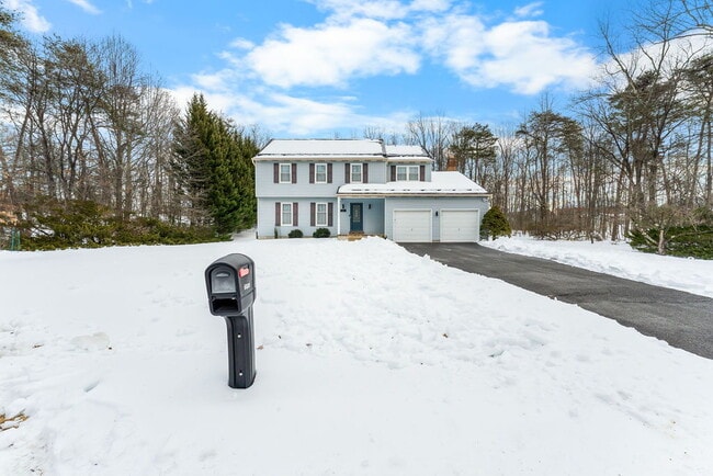Building Photo - "Charming 4-Bedroom Retreat with Sun Room Scenic Views