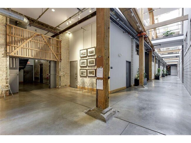 Building Photo - 801 N Washington Ave