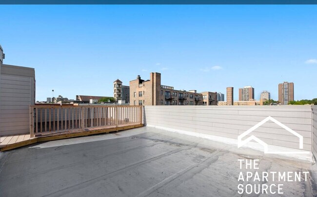 Building Photo - 4133 N Kenmore Ave