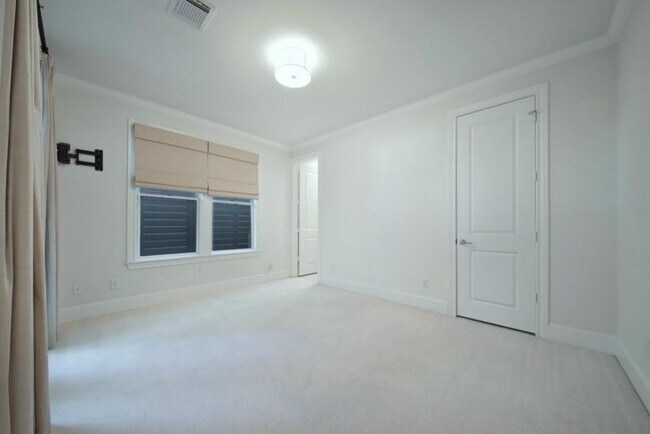 Building Photo - 3913 Gramercy St