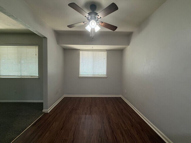Building Photo - UPSTAIRS UNIT ON THE GOLF COURSE!