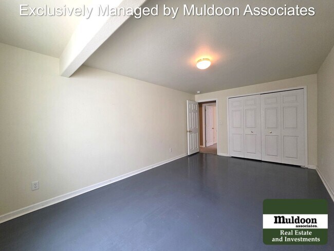 Building Photo - Spacious 5-Bedroom Ranch Home on Oversized Cul-de-Sac lot!
