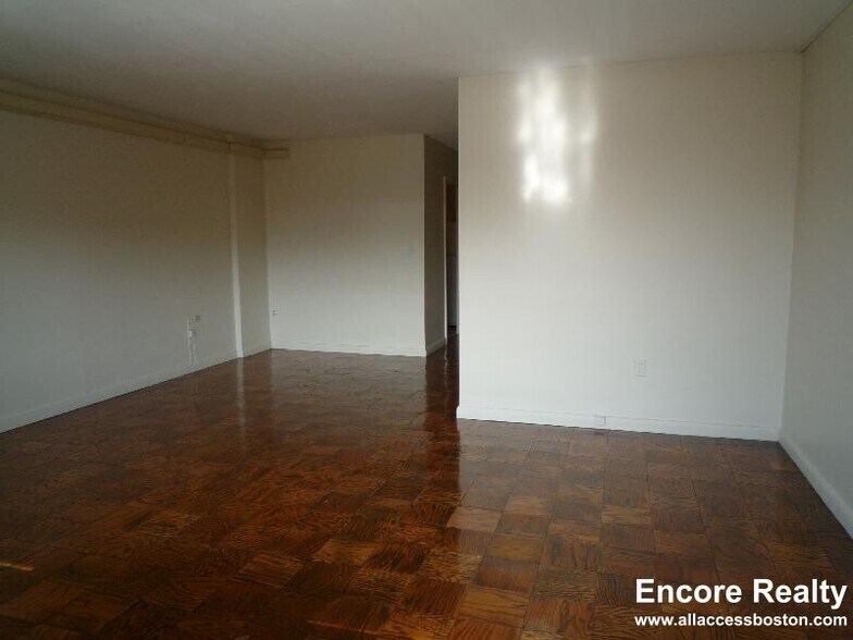 Building Photo - 16 Monmouth Ct