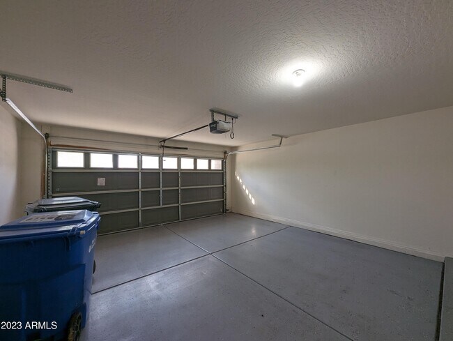 Building Photo - 3215 W St Anne Ave