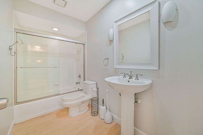 Building Photo - **Direct Gulf Access Pool Home! 4 BED/3 BA...