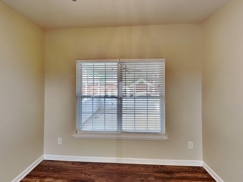 Building Photo - 7472 Riverland Dr