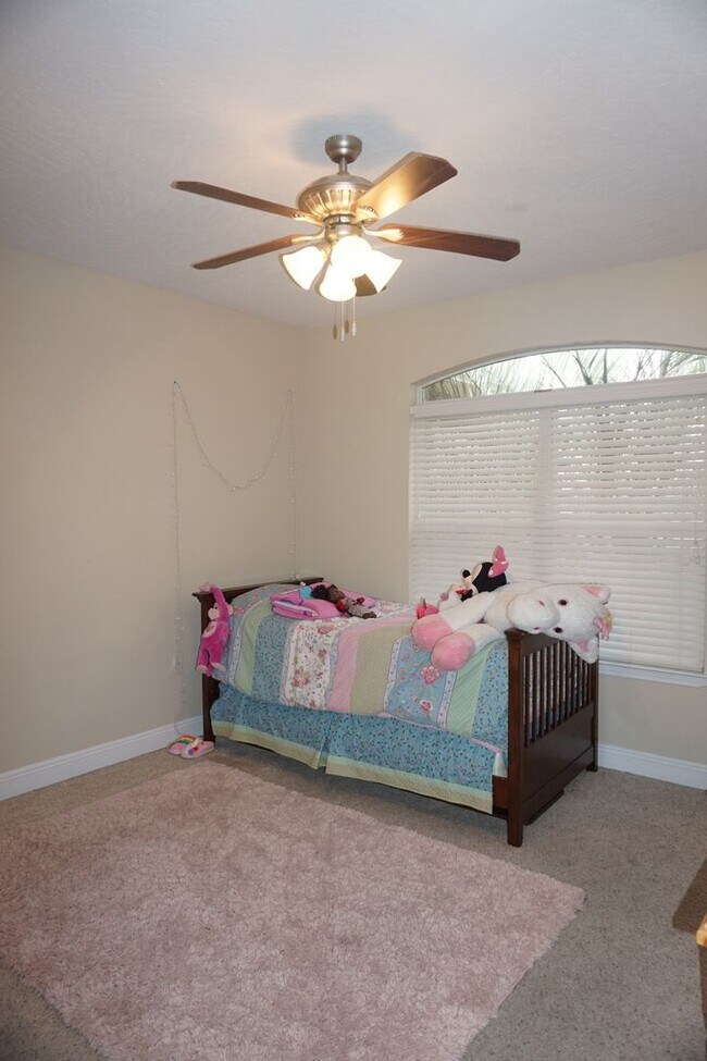 Building Photo - 4 Bedroom Rental in Duggan Pond!