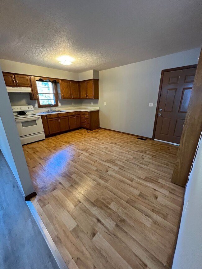Building Photo - 741 S New Ave