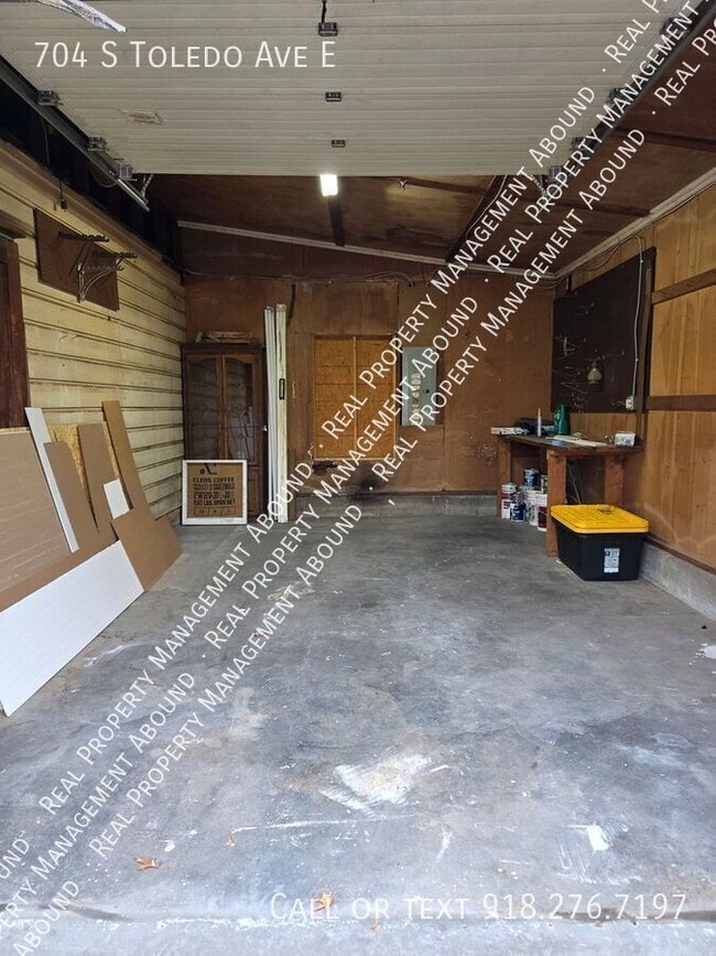 Building Photo - 704 S Toledo Ave