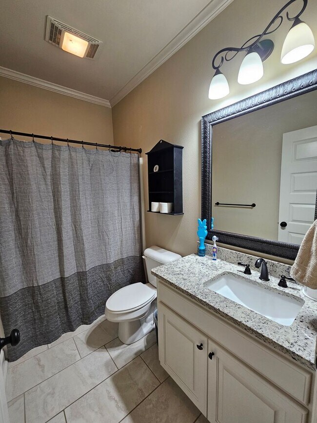 Building Photo - 43283 Pond View Dr