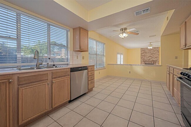 Building Photo - 5127 Smokey River Dr