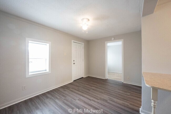 Building Photo - "Cozy 1-Bedroom Retreat: Perfectly Located Gem in Greenfield, IN!"