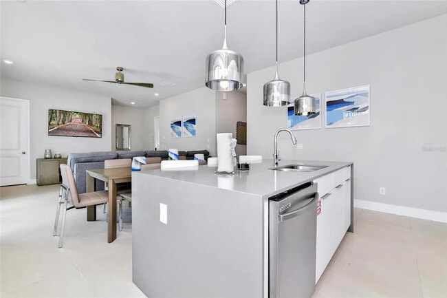 Building Photo - 7740 Sandy Ridge Dr