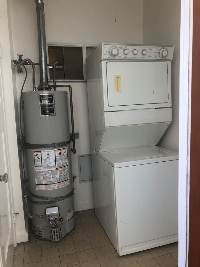 Building Photo - 401 N Norton Ave