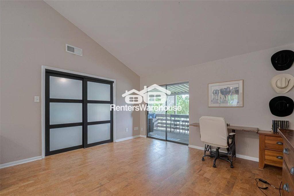 Building Photo - 182 April Point Dr N