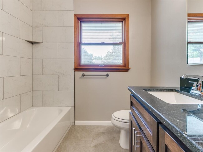 Building Photo - 1214 Cruce St