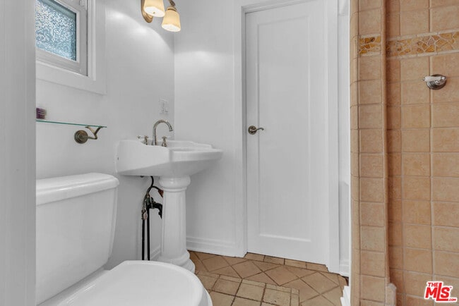 Building Photo - 6131 W 5th St