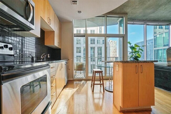 Building Photo - 943 Peachtree St NE