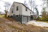 Building Photo - 5501 Lake Shore Dr