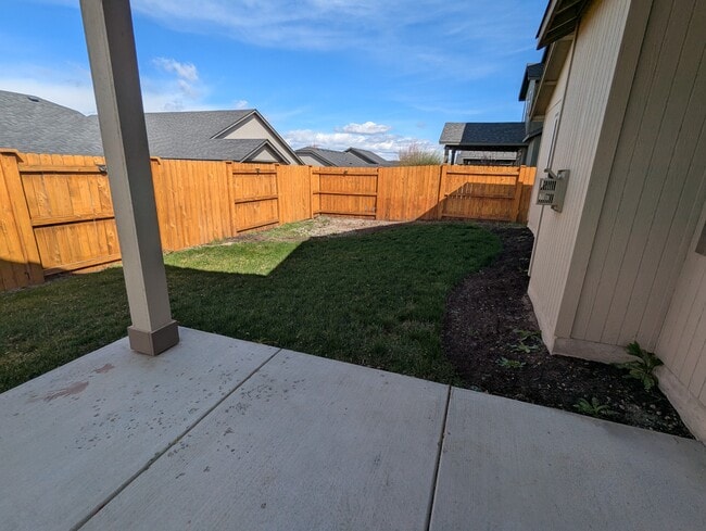 Building Photo - 3667 SW Pumice Stone Ave