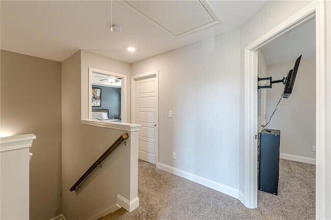 Building Photo - 123 Mulberry Dr