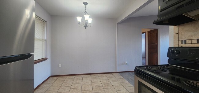 Building Photo - 907 NE Tortoise Dr