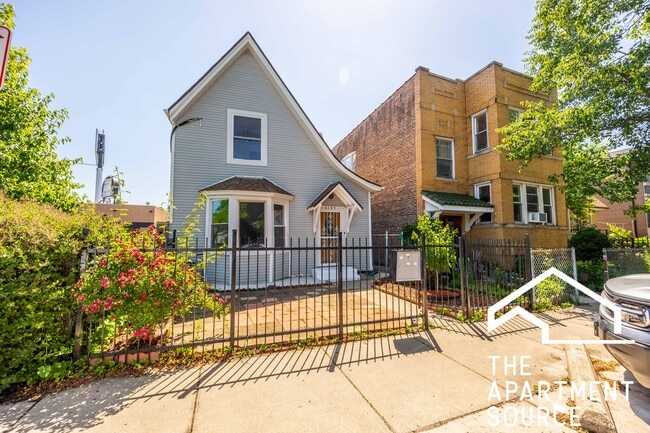 Building Photo - 3147 N Spaulding Ave