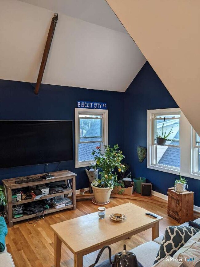 Building Photo - 2870 Fairfield Ave