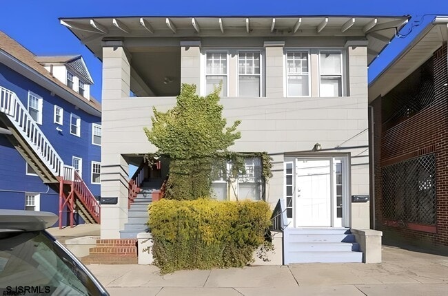 Primary Photo - 5 N Newport Ave