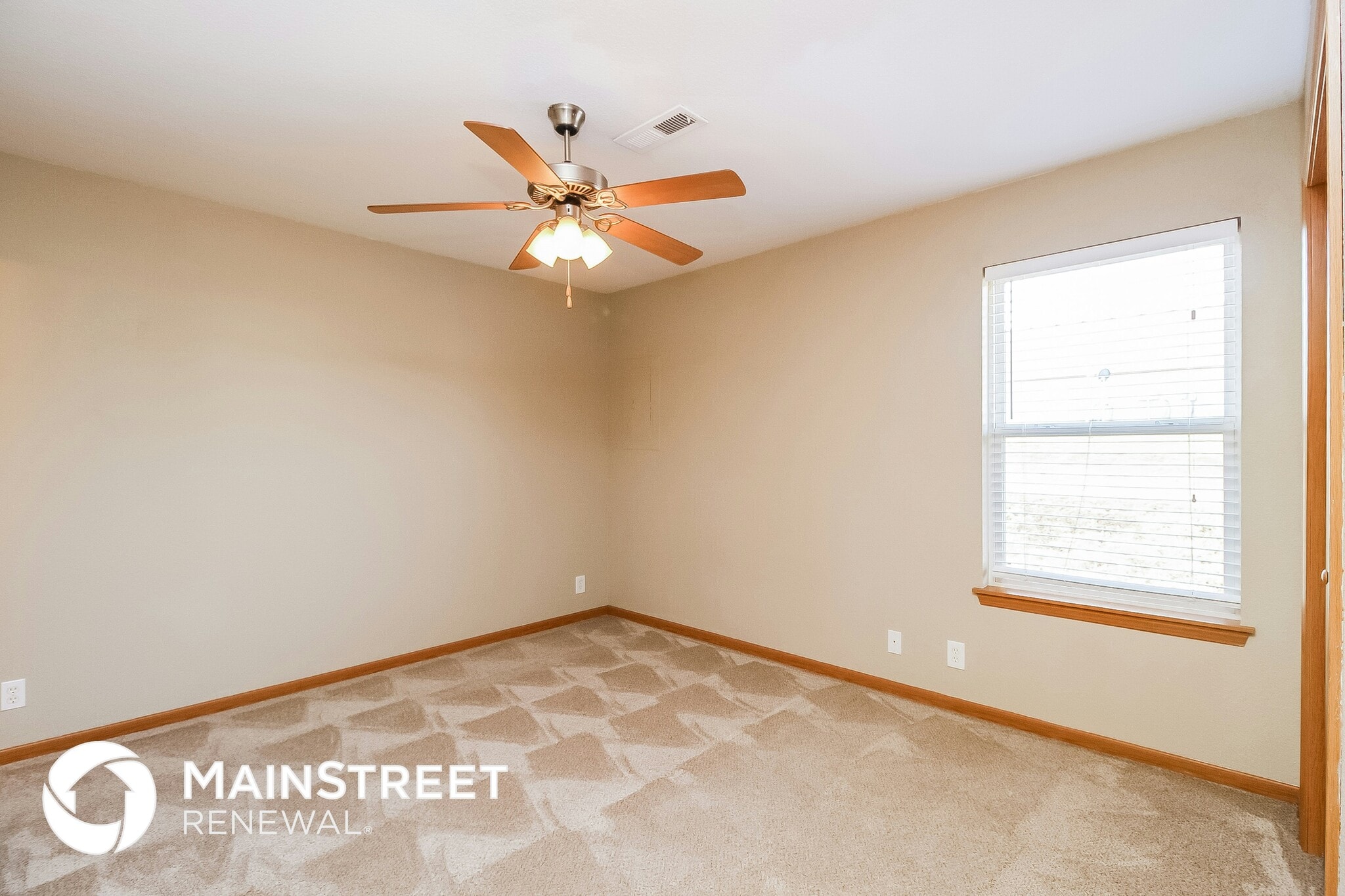 Building Photo - 211 Golfview Dr