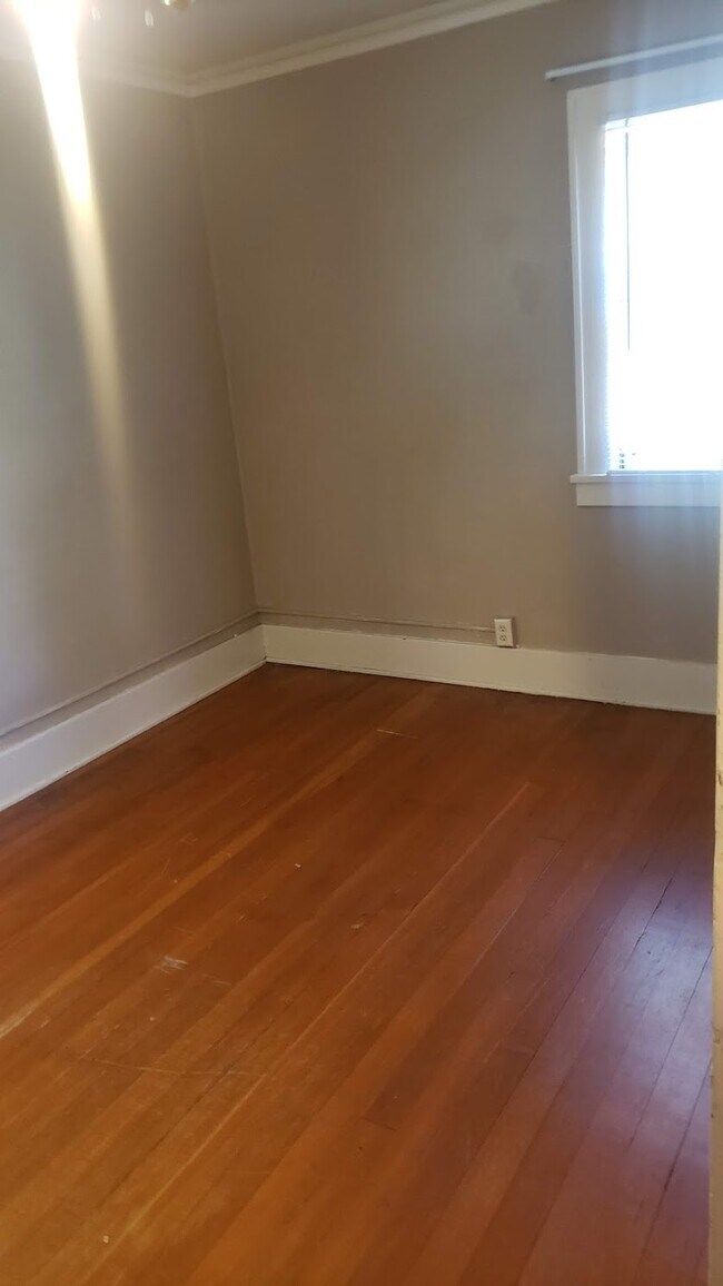 Building Photo - 803 E Flint St