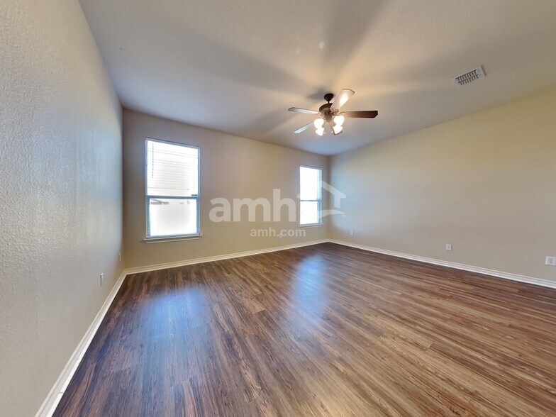 Building Photo - 1703 Chadwick Dr