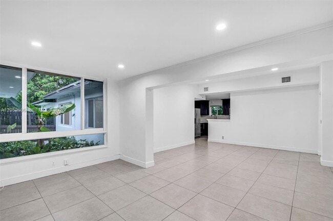 Building Photo - 1580 NE 139th St