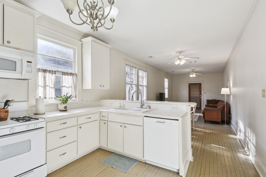 Building Photo - 2433 Palmer Ave