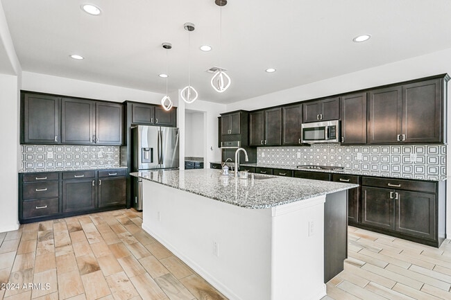 Building Photo - 14049 W Desert Hollow Dr