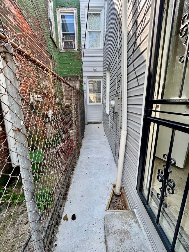 Building Photo - 2231 N Bouvier St