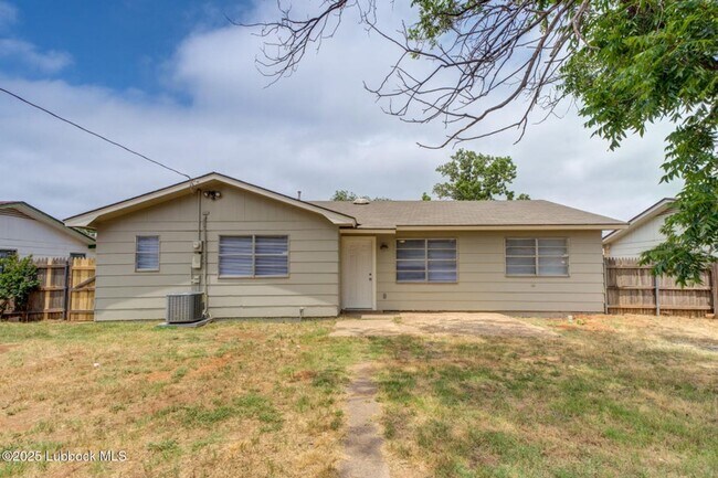 Building Photo - 3/2/1 FOR LEASE - SOUTH LUBBOCK